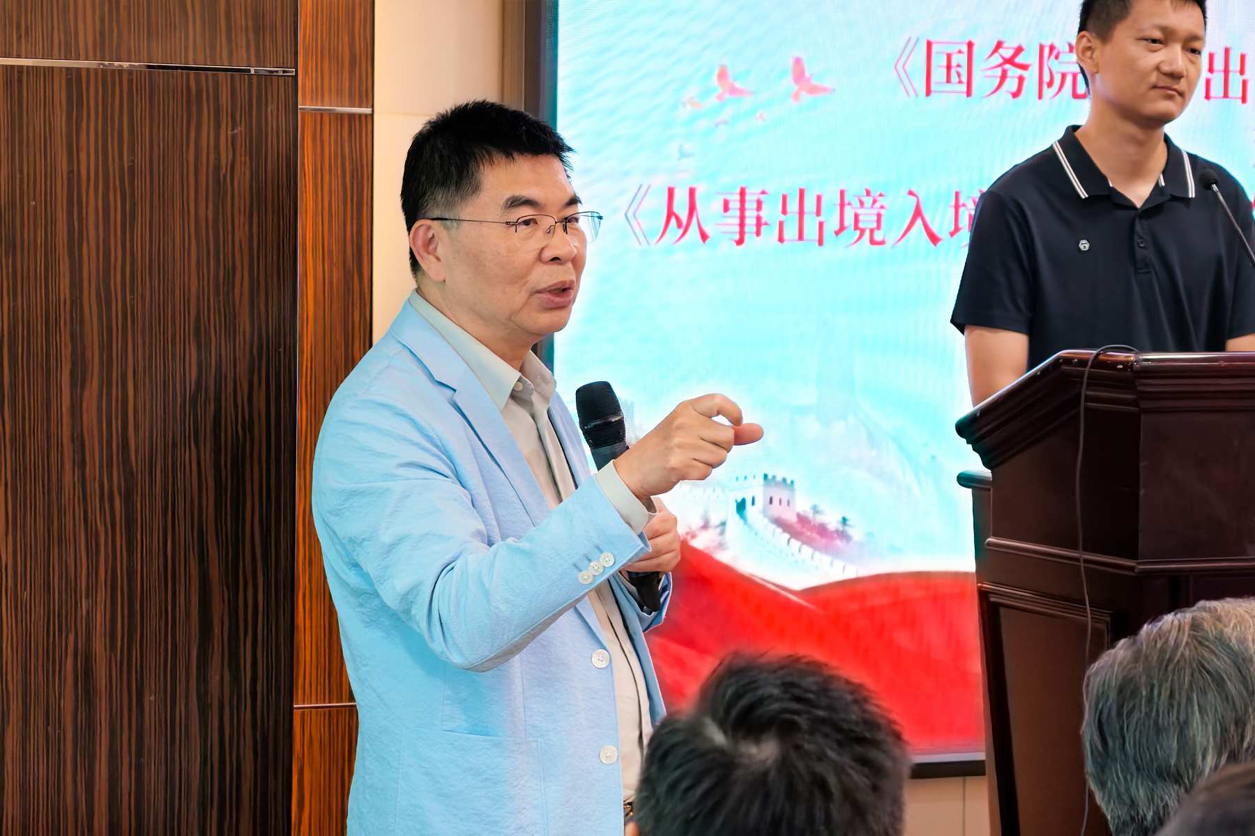 谢炎武（广东省因私出入境移民协会  会长）.jpg